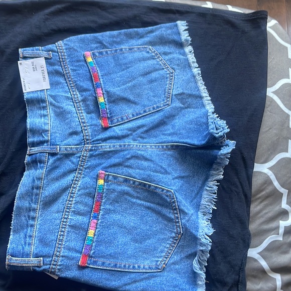 A soft feel to the skin causal embroidered blue denim shots by Forever 21 - Picture 2 of 6